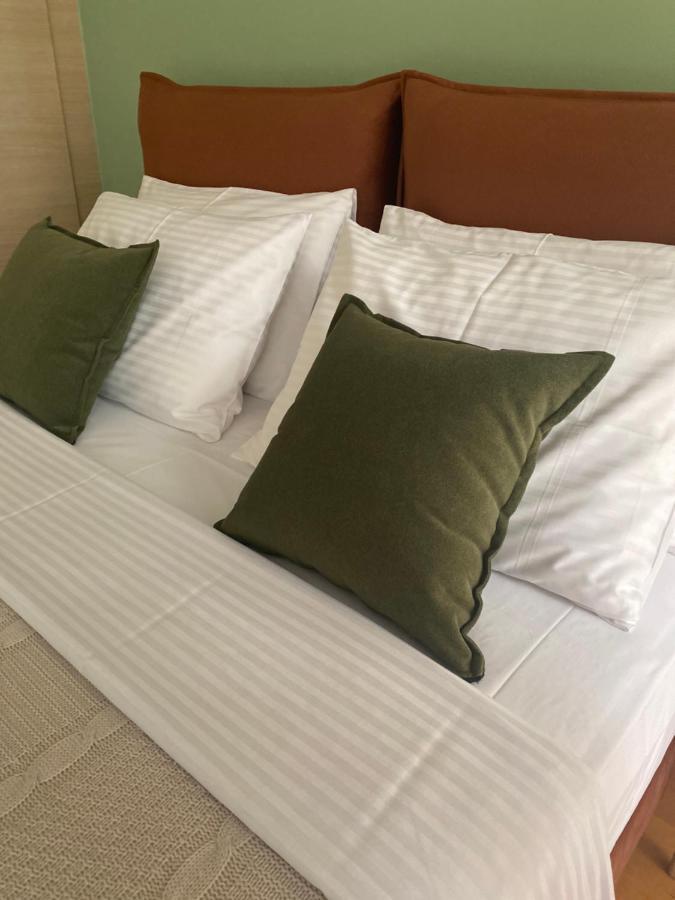Little John Luxury Apartment Пирей Экстерьер фото