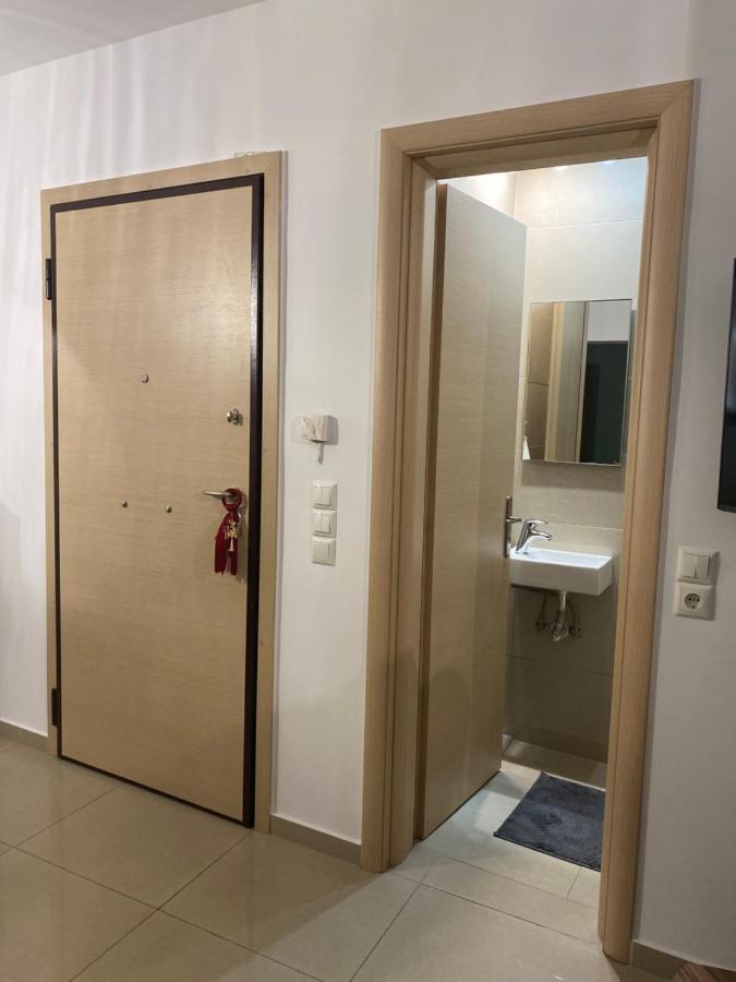 Little John Luxury Apartment Пирей Экстерьер фото