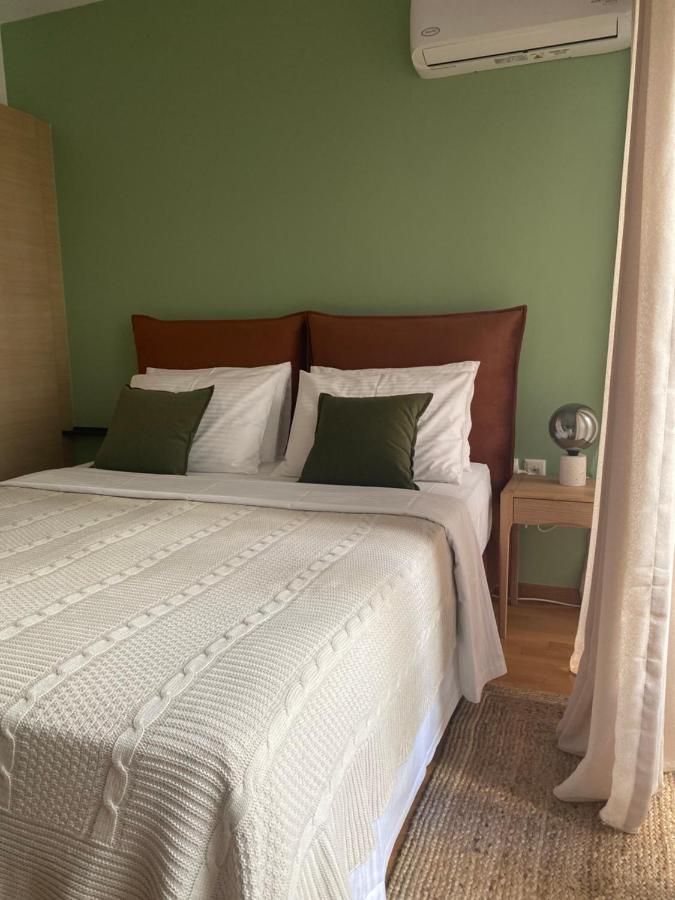 Little John Luxury Apartment Пирей Экстерьер фото