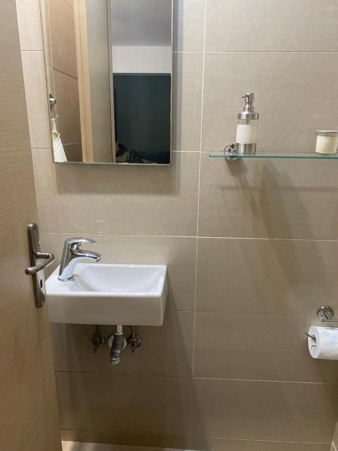 Little John Luxury Apartment Пирей Экстерьер фото